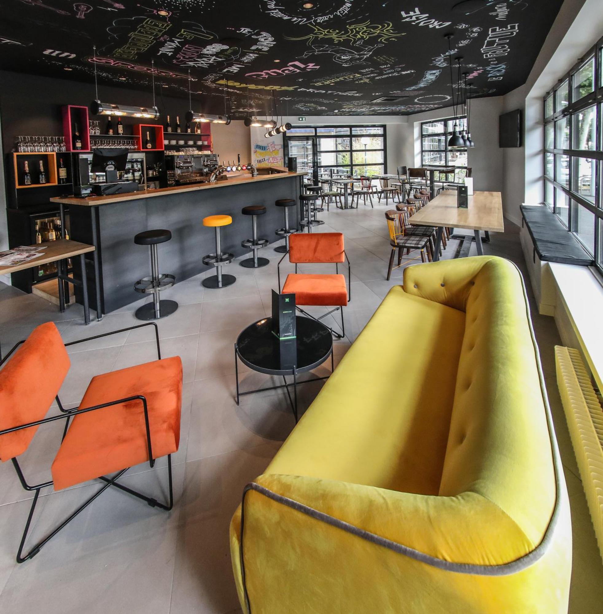 Ibis Styles Clermont-Ferrand Republique Exterior foto